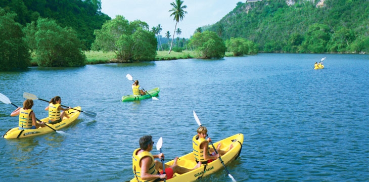 Family Friendly Resorts - Kayaking