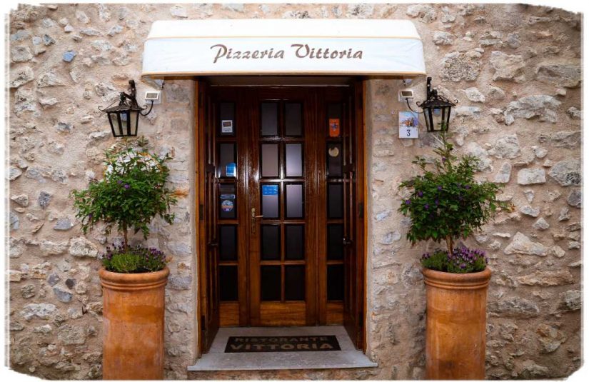 So many ravello restaurants on the amalfi coast - check out Pizerria Vittoria. They make pizza.