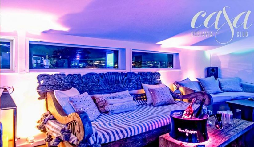 The vibrant Casa Club in the heart of Gustavia is a modern late night party hub in St Barths. For St Barts things to do, why not stop by for a refreshing drink under the ambient lights