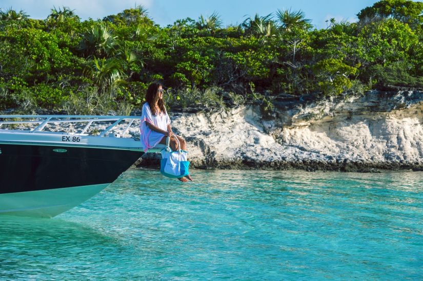 Island hopping is easy in the Bahamas, simply hop on a private boat trip and spend a day touring the island If you are wondering what to do in the Bahamas, let the boast decide as you hop from one island to the next