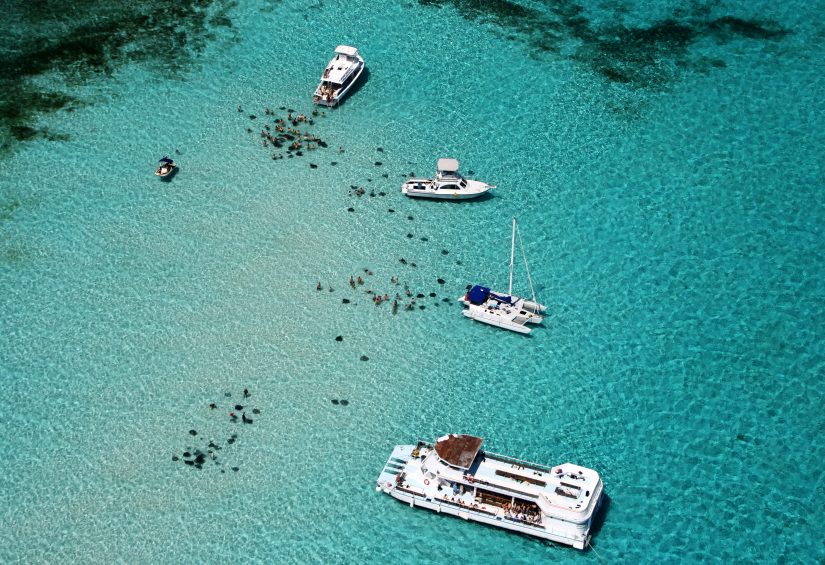 There are many things to do in grand Cayman, from the tropical landscape, turquoise waters, and lavish villas, there is something for everyone to enjoy.