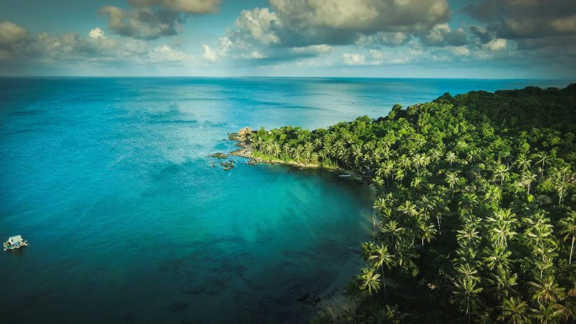 Laced in soft sandy beaches and lush with tropical jungles, Costa Rica is bursting with things to do and see. This vibrant and serene destinationis perfect for the discerning traveler, holding some of the best Costa Rica restaurants