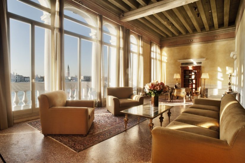 Let the sun light up the lavish living room in Residenza F as you celebrate your special day Villa F, Residenza is one of the most elegant Wedding venues Venice Italy