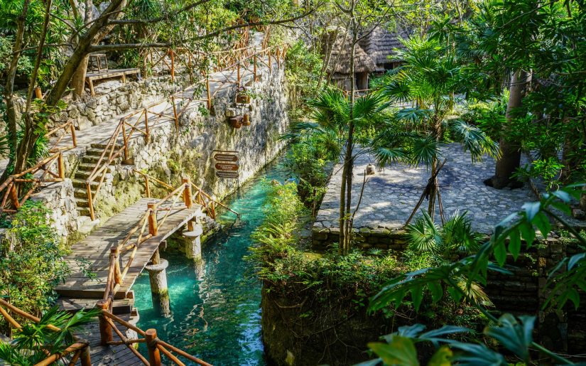 With a sugar-fine sandy shoreline and crystal-clear turquoise water, a day on the beach is perfect in Playa Del Carmen Playa Del Carmen is one of the best beaches and best places to vacation in Mexico during your next vacation