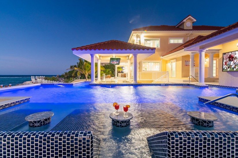 the pool at nighttime at Del Mar Villa Rum Point