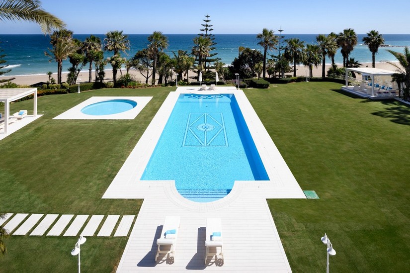 View over the pool at Casa mary