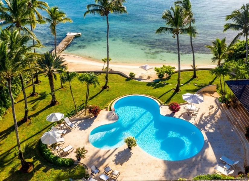 the pool and view of beach at Casa la playa the perfect villa for a wedding in dominican republic