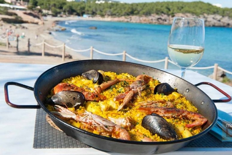 It's paella.  You can't go to Spain without having paella