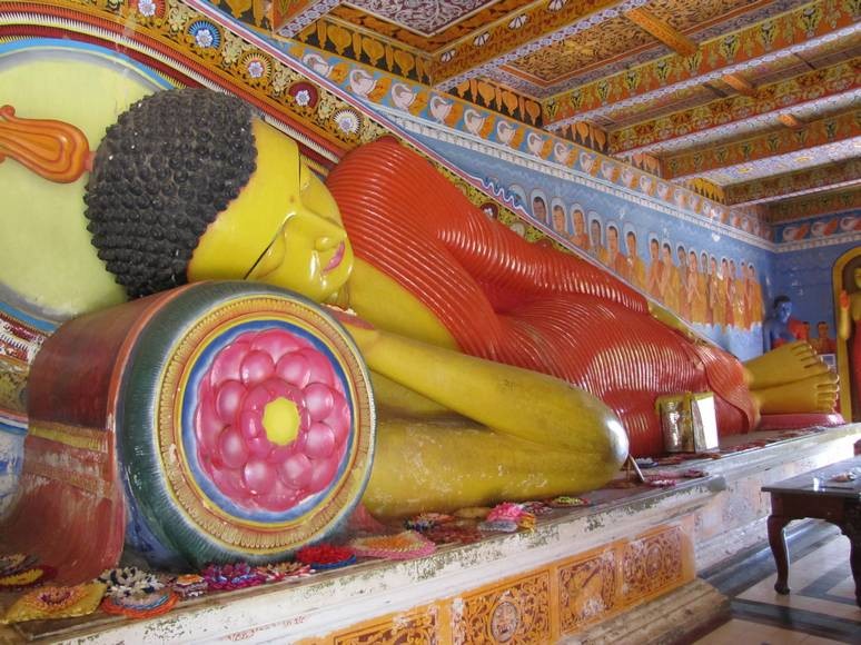 Massive recumbent buddha at mulkirigala