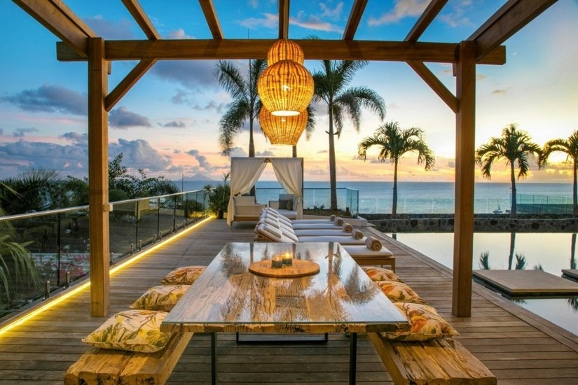 Outside dining at Emeraude Villa in St Martin