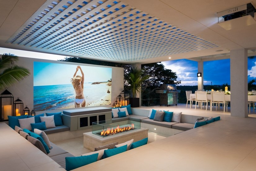 Outdoor Cinema at Triton Villa