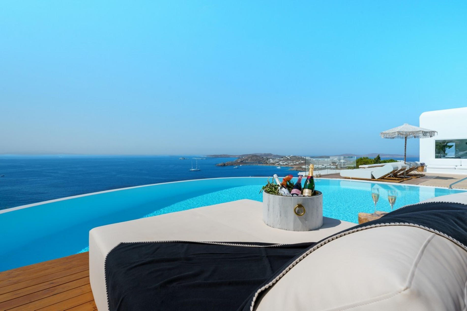 6 Sensational Clubs In Mykonos, Greece To Party In Paradise