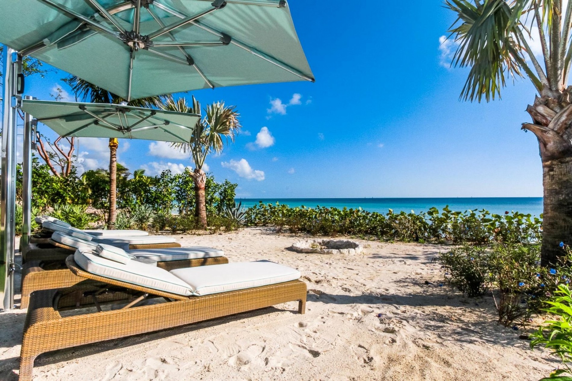 Ocean Jewel | Beachfront Villa in Nassau | The Bahamas