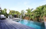 The pool and deck at Villa Cozy Amancaya