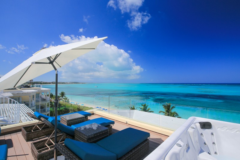 Three Bedroom Ocean Front Penthouse Suite | Windsong