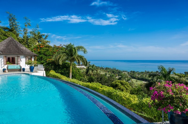 Gorgeous pool with stunning views of the sea