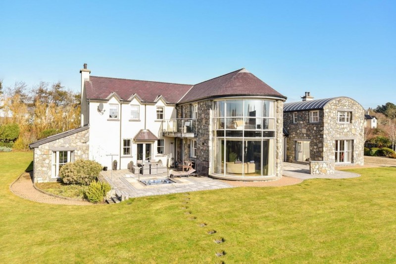 A luxurious 6-bedroom retreat offering stunning views