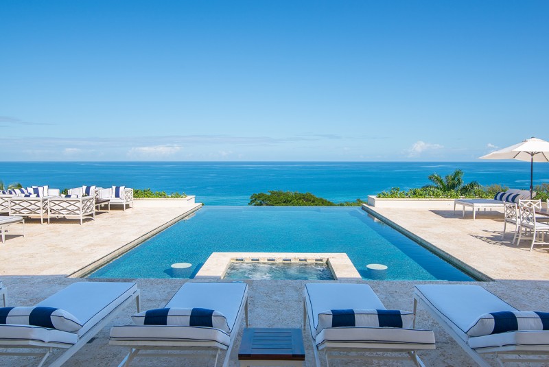 Infinity pool that reaches the Caribbean Sea - Stunning view