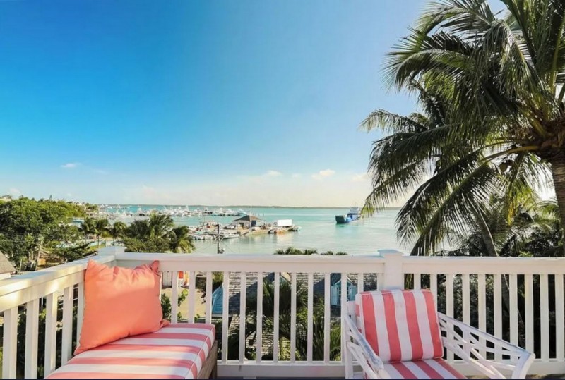 Sitting area at the top terrace overlooking the sea