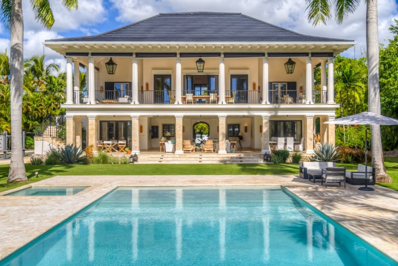 view of villa and pool