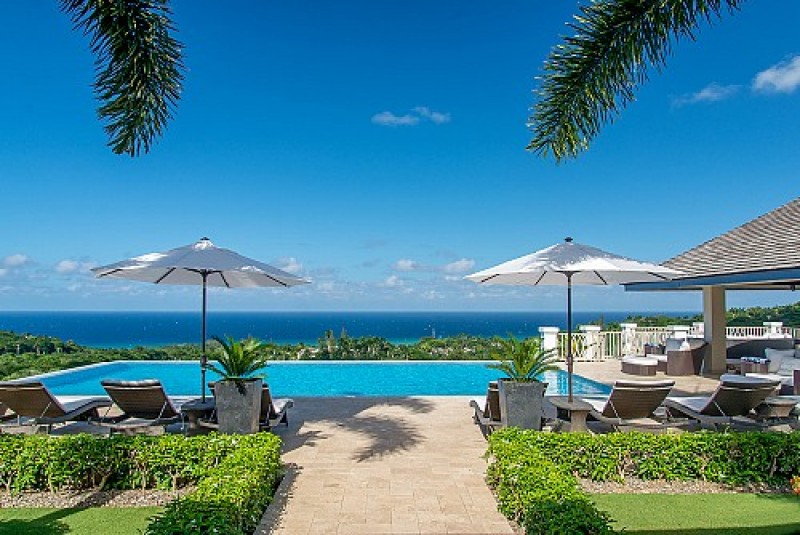 Breathtaking view over the swimming pool to the Caribbean Se