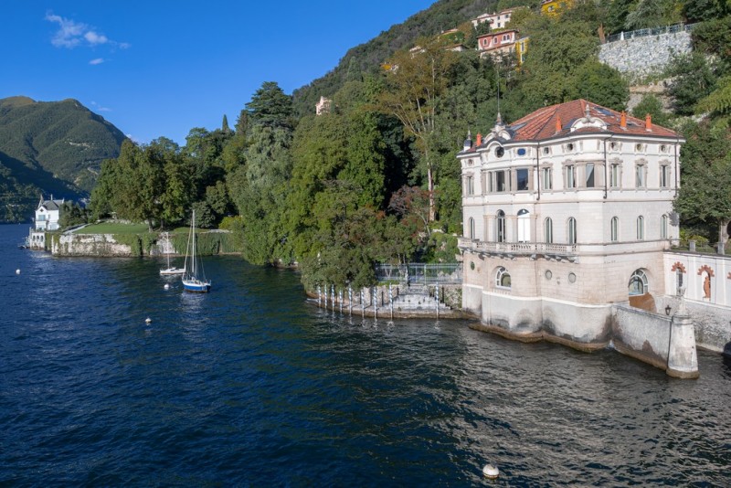 view of villa and lake