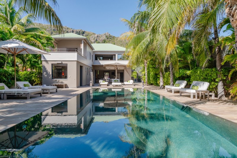 view of pool and villa