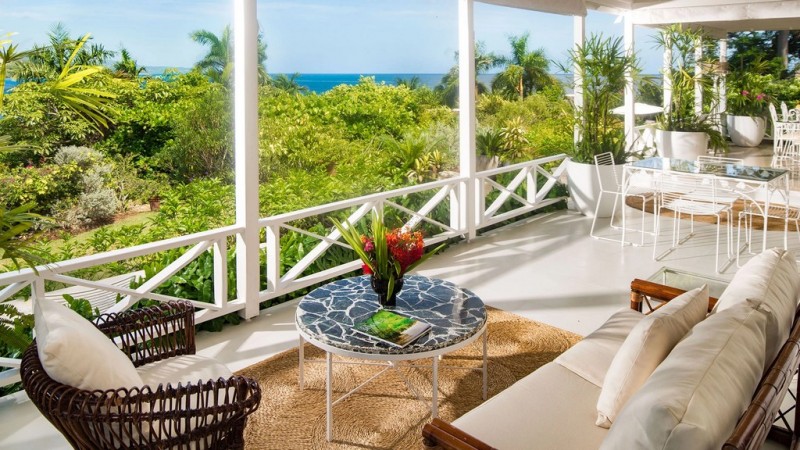 view of villa and sea