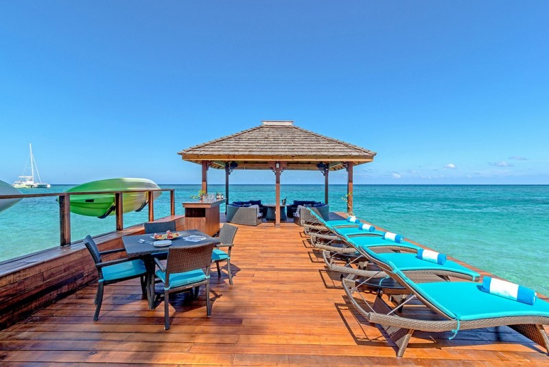Deck with sea in the background
