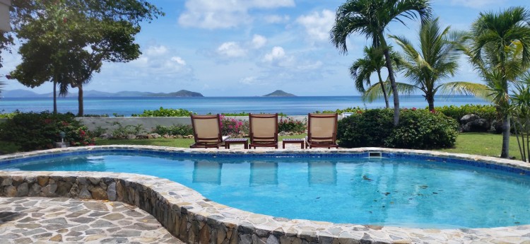 A Villa on the Beach Mahoe Bay