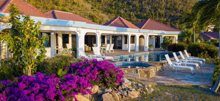 Beach Dreams 4 Bedrooms Beachfront