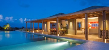 Villa Imagine Pool area at night